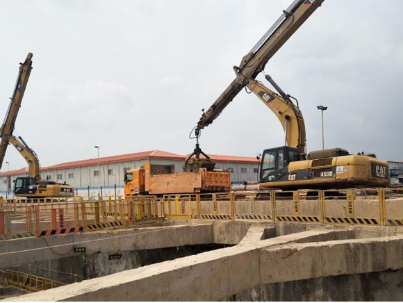 廣東地鐵18號(hào)線伸縮臂挖掘機(jī)施工案例